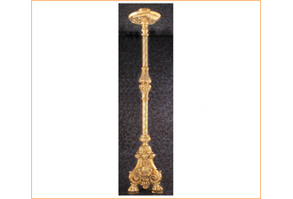 Candelero de pie en bronce de 115 cm. de altura